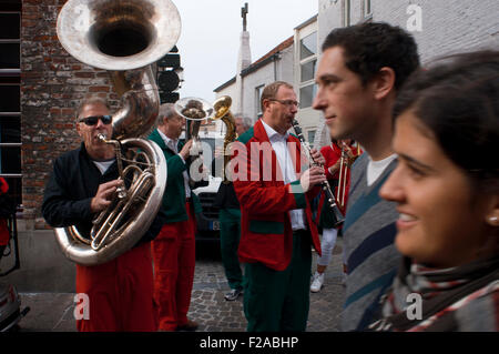 Musik-Band auf den Straßen von Brügge. Stockfoto