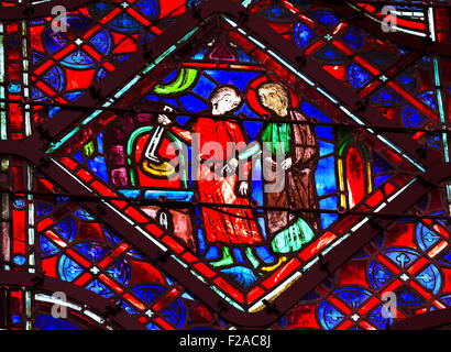 Krone von Dornen Relikt mittelalterlichen Lebens Glasmalerei Saint Chapelle Paris Frankreich.  Heiliger König Louis 9. erstellt 1248 Stockfoto