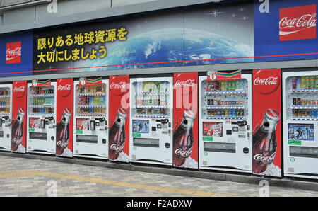 Coca Cola-Produkte-Automaten in Straße Shinjuku Tokyo Japan in Südasien Stockfoto