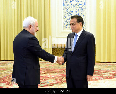 Peking, China. 15. Sep, 2015. Chinese Premier Li Keqiang (R) trifft sich mit Irans Außenminister Mohammad Javad Zarif in Peking, Hauptstadt von China, 15. September 2015. Bildnachweis: Rao Aimin/Xinhua/Alamy Live-Nachrichten Stockfoto