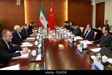 Peking, China. 15. Sep, 2015. Chinesischen Außenminister Wang Yi führt Gespräche mit iranischen Außenminister Mohammad Javad Zarif in Peking, Hauptstadt von China, 15. September 2015. © Ding Haitao/Xinhua/Alamy Live-Nachrichten Stockfoto