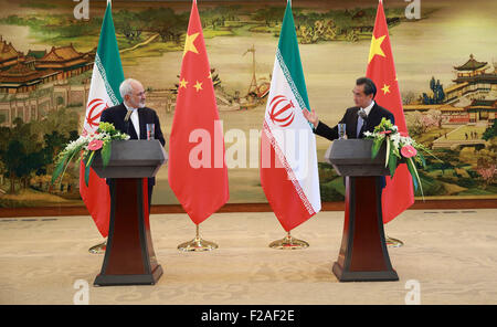 Peking, China. 15. Sep, 2015. Chinese Foreign Minister Wang Yi (R) und iranischen Außenminister Mohammad Javad Zarif nehmen an einer gemeinsamen Pressekonferenz nach ihren Gesprächen in Peking, Hauptstadt von China, 15. September 2015. © Ding Haitao/Xinhua/Alamy Live-Nachrichten Stockfoto