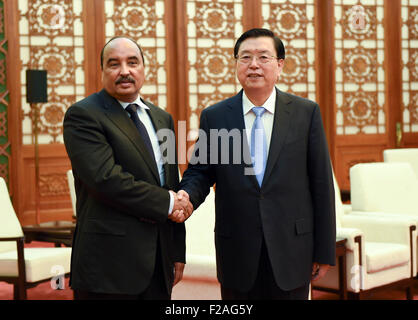 Peking, China. 15. Sep, 2015. Zhang Dejiang (R), Vorsitzender des ständigen Ausschusses des nationalen Kongress (NPC), trifft sich mit mauretanischen Präsidenten Mohamed Ould Abdel Aziz in Peking, Hauptstadt von China, 15. September 2015. Bildnachweis: Zhang Duo/Xinhua/Alamy Live-Nachrichten Stockfoto