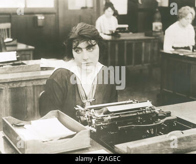 Gelangweilt Schreibkraft (OLVI008 OU147 F) Stockfoto