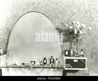 1930er Jahre-Eitelkeitssatz (OLVI007 OU929 F) Stockfoto