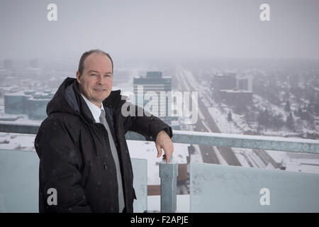 Cominar CEO Michel Dallaire Posen auf dem Jules Dallaire Gebäude in Québec (Stadt) Stockfoto