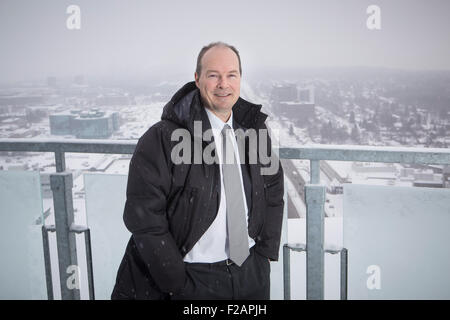 Cominar CEO Michel Dallaire Posen auf dem Jules Dallaire Gebäude in Québec (Stadt) Stockfoto