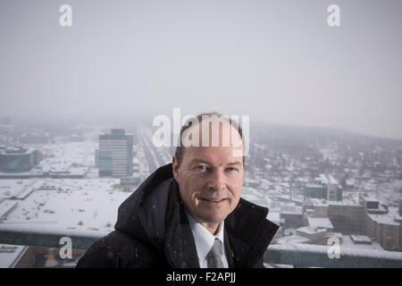 Cominar CEO Michel Dallaire Posen auf dem Jules Dallaire Gebäude in Québec (Stadt) Stockfoto