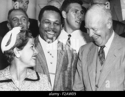 Präsident Eisenhower lacht mit Champion Golfer Barbara Romack und Boxer Archie Moore. 12. Juli 1955. Das weiße Haus veranstaltet eine Stockfoto