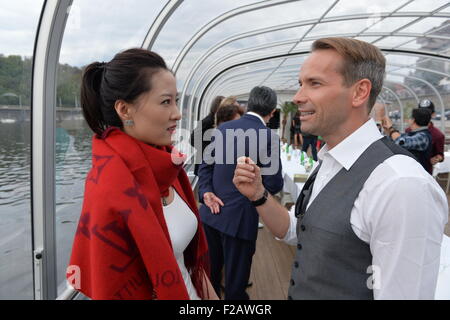 Prag, Tschechische Republik. 15. Sep, 2015. Von links: Schauspieler Zhang Jingjing und Jan Revai während einer Pressekonferenz am kommenden tschechischen-chinesischen historischen TV Serie zuletzt Visum in Prag, Tschechische Republik, 15. September 2015. © Michal Dolezal/CTK Foto/Alamy Live-Nachrichten Stockfoto