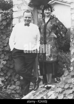 Roscoe Fatty Arbuckle und Doris Deane angekündigt, ihr Engagement am 15. Dezember 1924. Sie waren Gäste der Gouverneur (Govineur) Morris, bekannte Kurzgeschichtenschreiber, Monterey, Kalifornien (CSU 2015 11 1188) Stockfoto