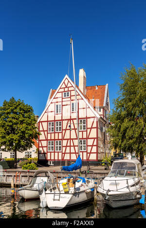 Boote in Christianhavns Canal, Christianshavn, Kopenhagen, Dänemark Stockfoto