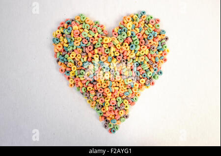 Form eines Herzens, Getreide Froot Loops-Forma de un Corazón Getreidearten Froot Loops Stockfoto