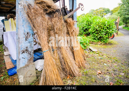 Ballen von Flachs an eine Leinenweberei. Stockfoto