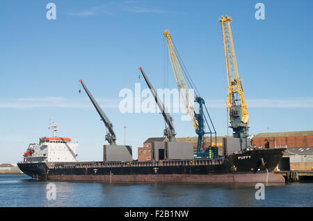 Malta registriert Stückgutfrachter, die Puffy im Hafen von Sunderland, Tyne and Wear, England, UK vertäut Stockfoto