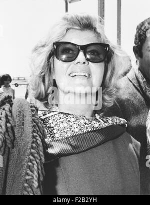 Rita Hayworth kommt am Flughafen Rom Fiumicino im 17. Juli 1968. Sie würde die Dreharbeiten THE BASTARDS (I BASTARDI). (CSU 2015 7 292) Stockfoto