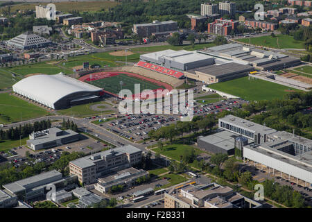 Stade Telus du Pep de l ' Universite Laval (Telus Stadion von PEPS der Universität Laval) ist in diesem Luftbild in Qu abgebildet. Stockfoto