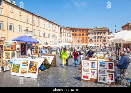 Künstler malen und Verkauf von Kunstwerken in der Piazza Navona-Rom Italien Roma Lazio Italien EU-Europa Stockfoto