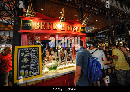 Bier Haus in San Miguel Markt - Casa de Cerveza En el Mercado de San Miguel Stockfoto