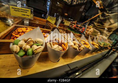 Muttern stall in San Miguel Markt-Frutos Secos En el Mercado de San Miguel Stockfoto