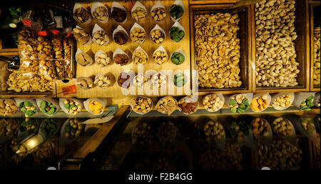 Muttern stall in San Miguel Markt-Frutos Secos En el Mercado de San Miguel Stockfoto