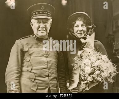 Rettung-Armee-Kommandant Eva Booth und General Edward Higgins, in London, 17. August 1934. Higgins wurde in den Ruhestand, und Stand wurde vom Obersten Rat des neuen General Of The Army am 28. August 1934 gewählt. Eva Booth war die Tochter von William Booth, Gründer der Heilsarmee. -(BSLOC 2014 17 202) Stockfoto