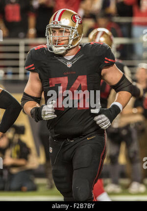 14. September 2015: San Francisco 49ers in Angriff nehmen Joe Staley (74) auf Montag, 14. September 2015, Levis-Stadion in Santa Clara, Kalifornien. Die 49ers besiegte die Wikinger 20-3. Al Golub/CSM Stockfoto