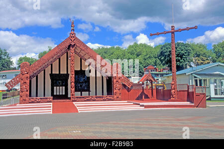 Rotorua, Te Puia, Neuseeland, Nordinsel, Tamatekapua Maori Versammlungshaus, mit Marori Holz-Schnitzereien, Stockfoto