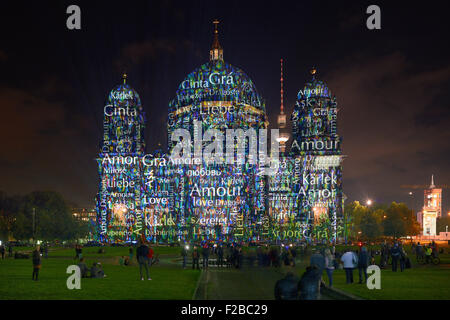 Berliner Dom Dom beleuchtet, Museumsinsel Insel, UNESCO-Weltkulturerbe, Festival of Lights Berlin, Deutschland Stockfoto