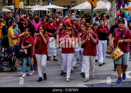 Eine Fiesta in der Rambla del Poblenou, Barcelona, Katalonien, Spanien während des katalanischen Wochenendes im September 2015 Stockfoto