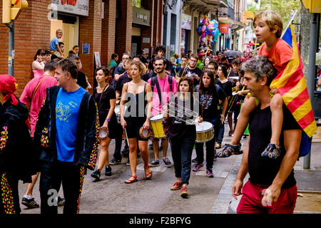 Eine Fiesta in der Rambla del Poblenou, Barcelona, Katalonien, Spanien während des katalanischen Wochenendes im September 2015 Stockfoto