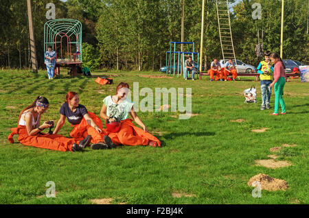 Fallschirmspringer - 2014. Vorbereitung für Sprünge vor Flug. Ruhenden Fallschirmspringer. Stockfoto