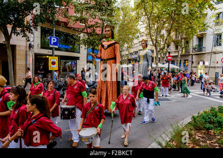 Katalanisch-Wochenende, Barcelona, Katalonien, Spanien - eine Fiesta in der Rambla del Poblenou, Barcelona Stockfoto