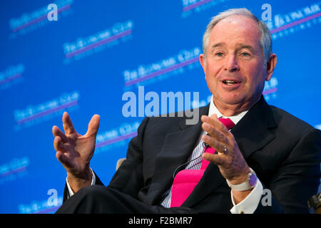 Washington DC, USA. 15. Sep, 2015. Stephen Schwarzman, Chairman und CEO von private Equity Firma The Blackstone Group, spricht während einer wirtschaftlichen Club of Washington-Veranstaltung in der Innenstadt von Washington, D.C., am 15. September 2015. Bildnachweis: Kristoffer Tripplaar/Alamy Live-Nachrichten Stockfoto