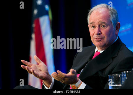 Washington DC, USA. 15. Sep, 2015. Stephen Schwarzman, Chairman und CEO von private Equity Firma The Blackstone Group, spricht während einer wirtschaftlichen Club of Washington-Veranstaltung in der Innenstadt von Washington, D.C., am 15. September 2015. Bildnachweis: Kristoffer Tripplaar/Alamy Live-Nachrichten Stockfoto