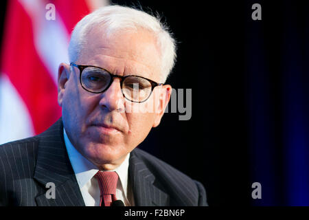 Washington DC, USA. 15. Sep, 2015. Bei eine wirtschaftliche Club of Washington-Veranstaltung in der Innenstadt von Washington, D.C., am 15. September 2015 spricht David Rubenstein, co-CEO von The Carlyle Group. Bildnachweis: Kristoffer Tripplaar/Alamy Live-Nachrichten Stockfoto