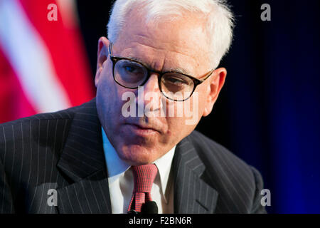 Washington DC, USA. 15. Sep, 2015. Bei eine wirtschaftliche Club of Washington-Veranstaltung in der Innenstadt von Washington, D.C., am 15. September 2015 spricht David Rubenstein, co-CEO von The Carlyle Group. Bildnachweis: Kristoffer Tripplaar/Alamy Live-Nachrichten Stockfoto