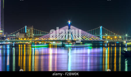 Han River Bridge und Thuan Phuoc Bridge bei Nacht Stockfoto