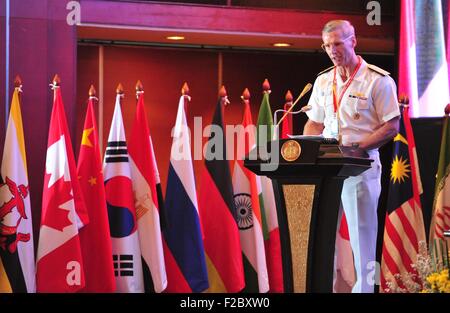 Jakarta, Indonesien. 16. Sep, 2015. Kommandeur des US 7. Flotte Joseph P. Aucoin hält eine Rede während der 2. International Maritime Security Symposium in Jakarta, Indonesien, 16. September 2015. Marine Beamten aus 42 Ländern und Regionen besuchte das Symposium mit dem Thema "Maritime Vertrauensbildung und gegenseitige Zusammenarbeit für Frieden und Wohlstand" von Sept. 16 bis 17. Bildnachweis: Zulkarnain/Xinhua/Alamy Live-Nachrichten Stockfoto