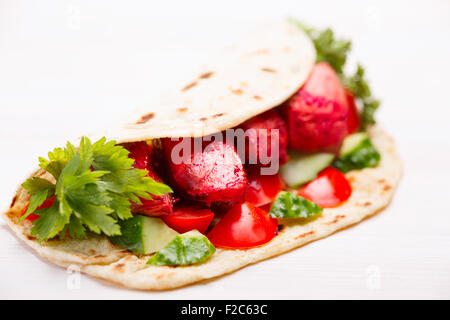 Chicken Tikka Masala Naan Brot. Indischer Imbiss Stockfoto