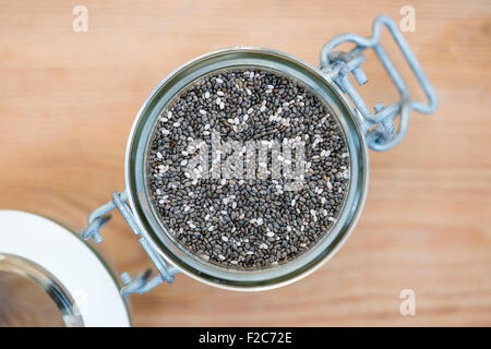 Salvia Hispanica Samen. Chia-Samen in ein Vorratsgefäß kilner Stockfoto