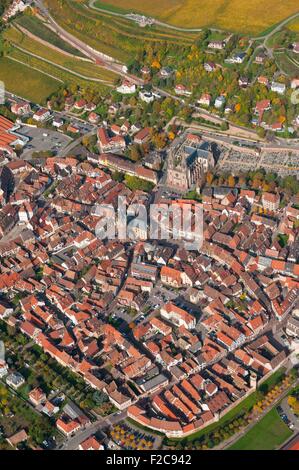 Frankreich, Bas Rhin (67), Weine Straße, Stadt Obernai (Luftbild) / / Bas Rhin (67), Route des Vins, Ville d'Obernai (Vue Aerienne) Stockfoto