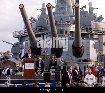 San Pedro, Kalifornien, USA. 15. Sep, 2015. DONALD TRUMP spricht bei einem Veteranen für ein starkes Amerika-Event an Bord der USS Iowa Liegeplatz im Hafen von Los Angeles. © Brian Cahn/ZUMA Draht/Alamy Live-Nachrichten Stockfoto