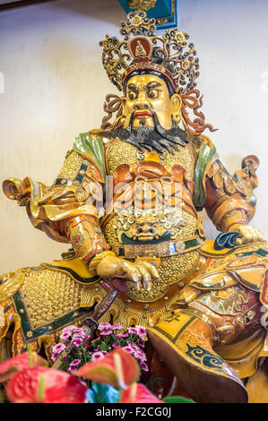 Buddhistische Statue in Tian Tin Kloster im Ngong Ping Village auf Lantau, Hong Kong Stockfoto