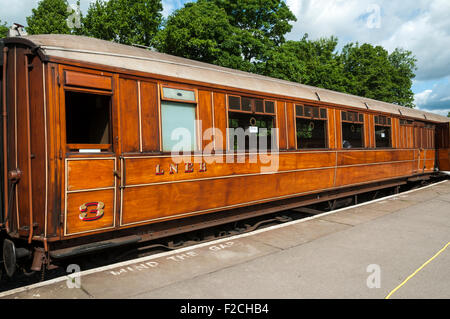 Aus Holz Teak Personenwagen an Pickering-Station auf der North Yorkshire Moors Railway, Yorkshire, England, UK Stockfoto