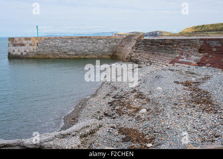 Harrington Shore, Cumbria, North West England. Auf der Suche nach Norden in Richtung Workington. Stockfoto