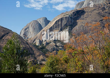 Granitfelsen in der Anja Community Reserve in der Nähe von Ambalavao, Haute Matsiatra, Madagaskar, Südostafrika Stockfoto