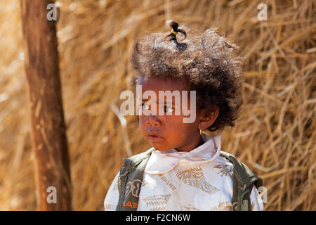 Porträt von kleinen Mädchen des Stammes Betsileo, Fianarantsoa, Haute Matsiatra, Madagaskar, südöstlichen Afrika hautnah Stockfoto