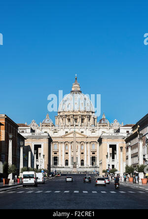 Petersdom von der Via della Conciliazione, Rom, Italien Stockfoto