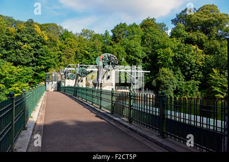 Das Wehr. Stonebyres Hydro-elektrische Kraftwerk. South Lanarkshire, Schottland, Vereinigtes Königreich, Europa. Stockfoto